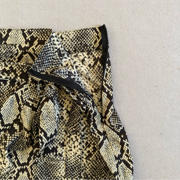 Nasty Gal Snake Skin Wrap Mini Skirt Size 2 Faux Wrap Skirt Full Coverage - Picture 15 of 15